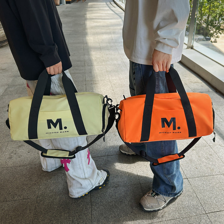 Sporty Travel Bag with Structured Interior Compartments Bowlift