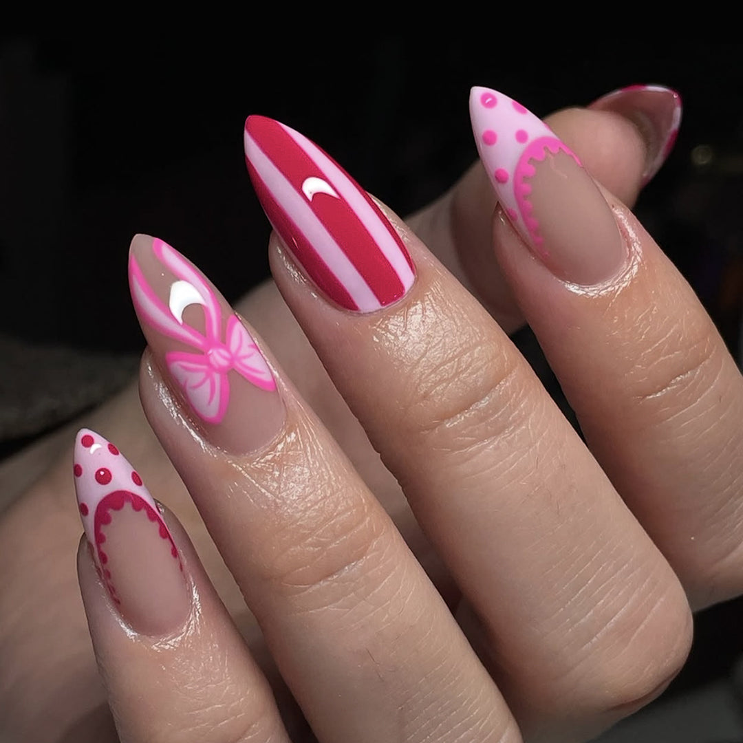 Nail set with playful bow and stripe pattern Bowlift