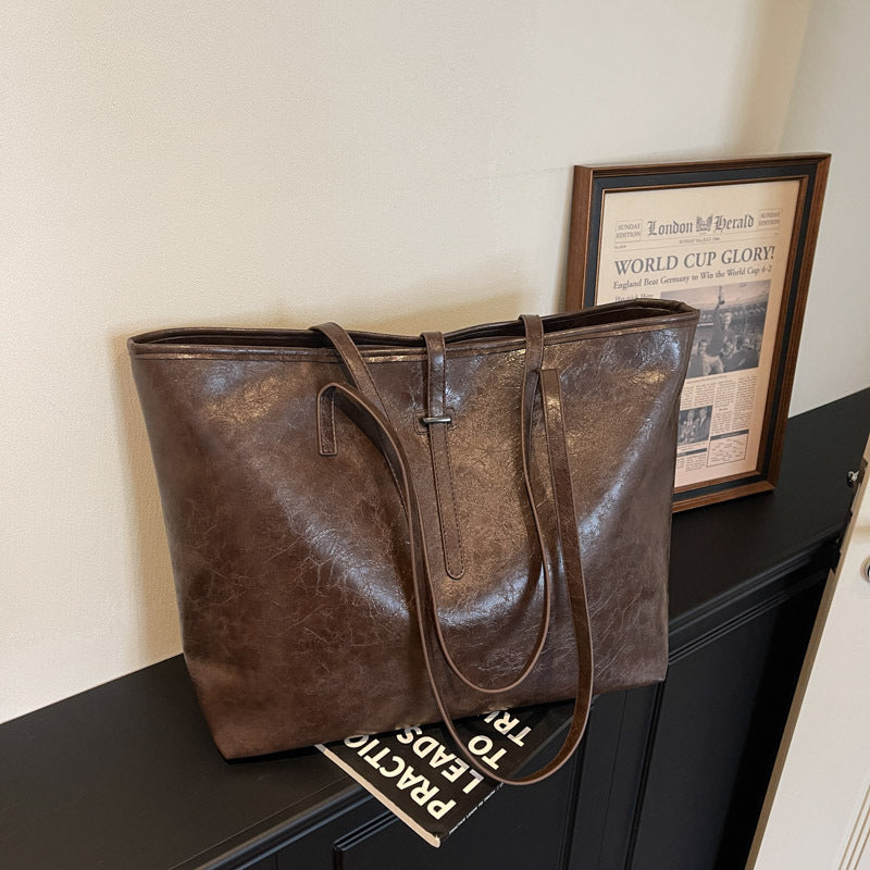 Elegant and Spacious Tote Bag Bowlift