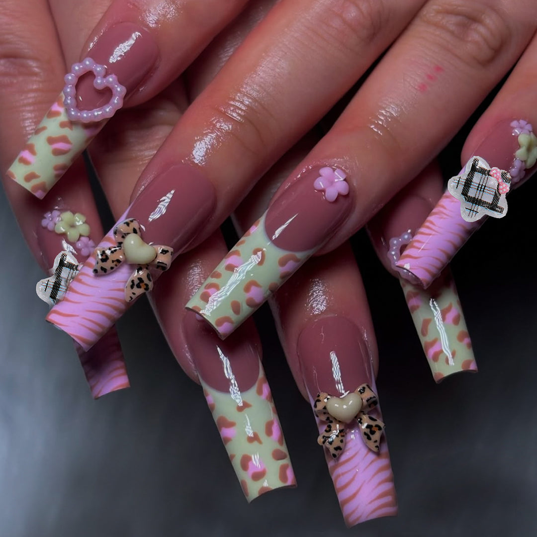Artificial Nails with Creative Three-Dimensional Applications Bowlift