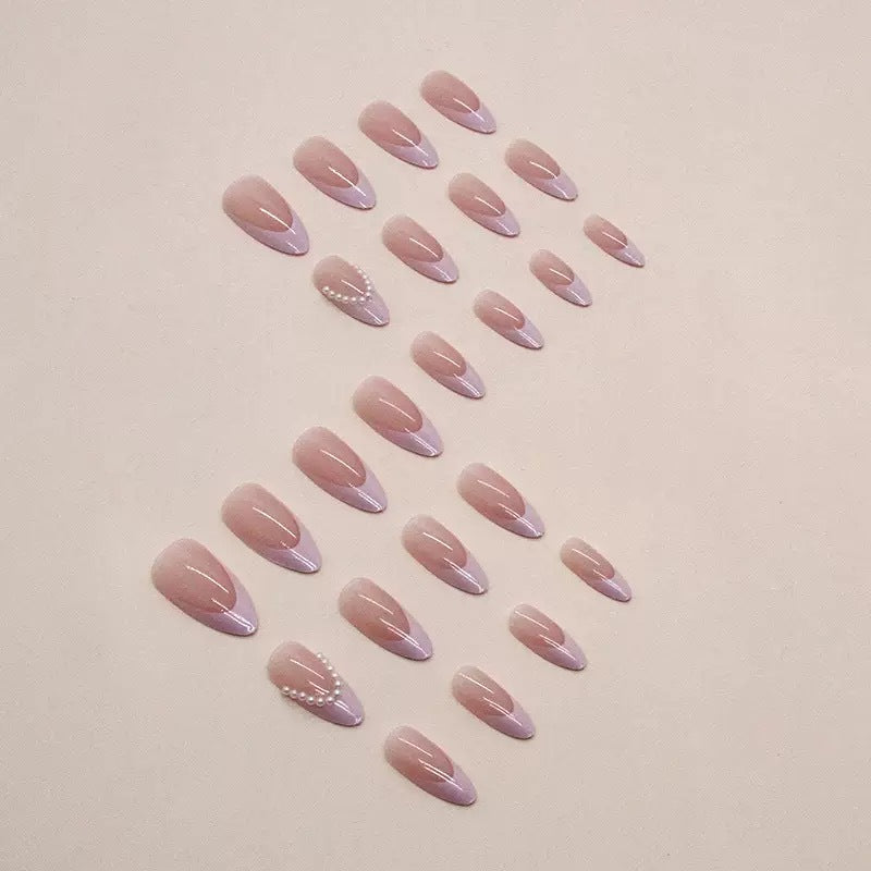 Elegant artificial nail tips with glitter and pearl decorations Bowlift