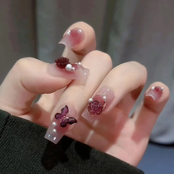 Glamorous artificial nails with delicate flower and glitter effects Bowlift