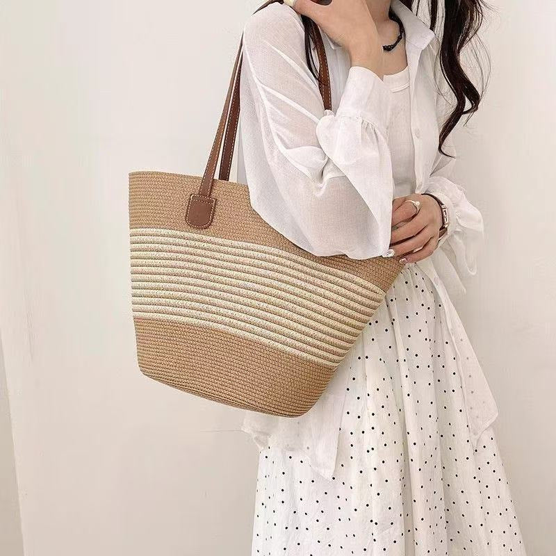 Oversized Beach Bag Made of Woven Material Bowlift