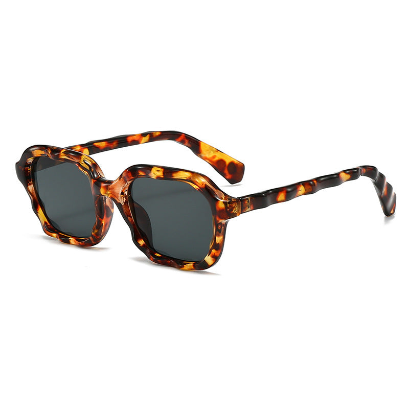 Women stylish sunglasses with distinctive design Bowlift