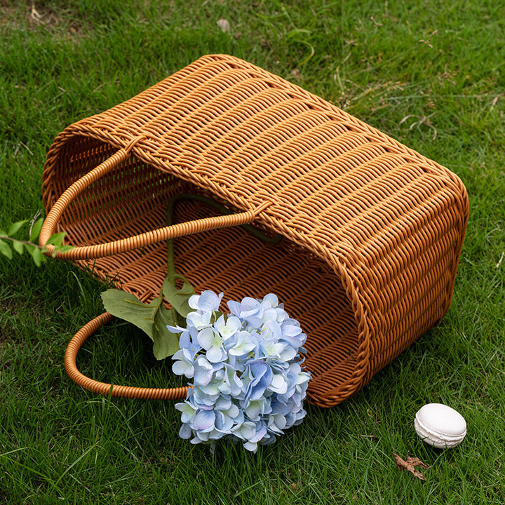 Women’s braided basket with practical handles Bowlift