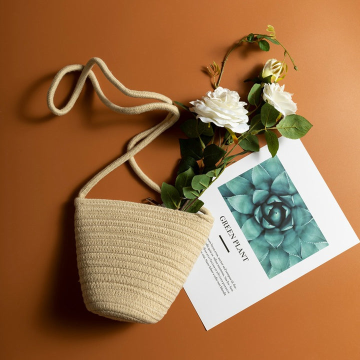 Hand-knotted handbag with stylish textile mix Bowlift
