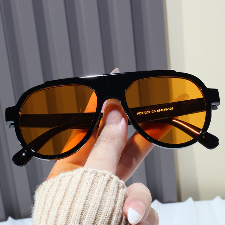 Women Vintage-Style Sunglasses with Elegant Plastic Frame in Leopard Pattern Bowlift