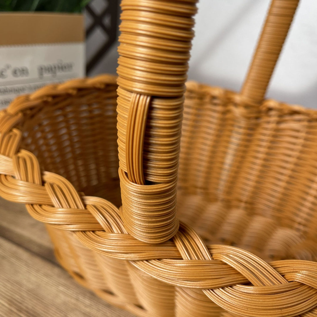 Ladies elegant braided shopping basket Bowlift