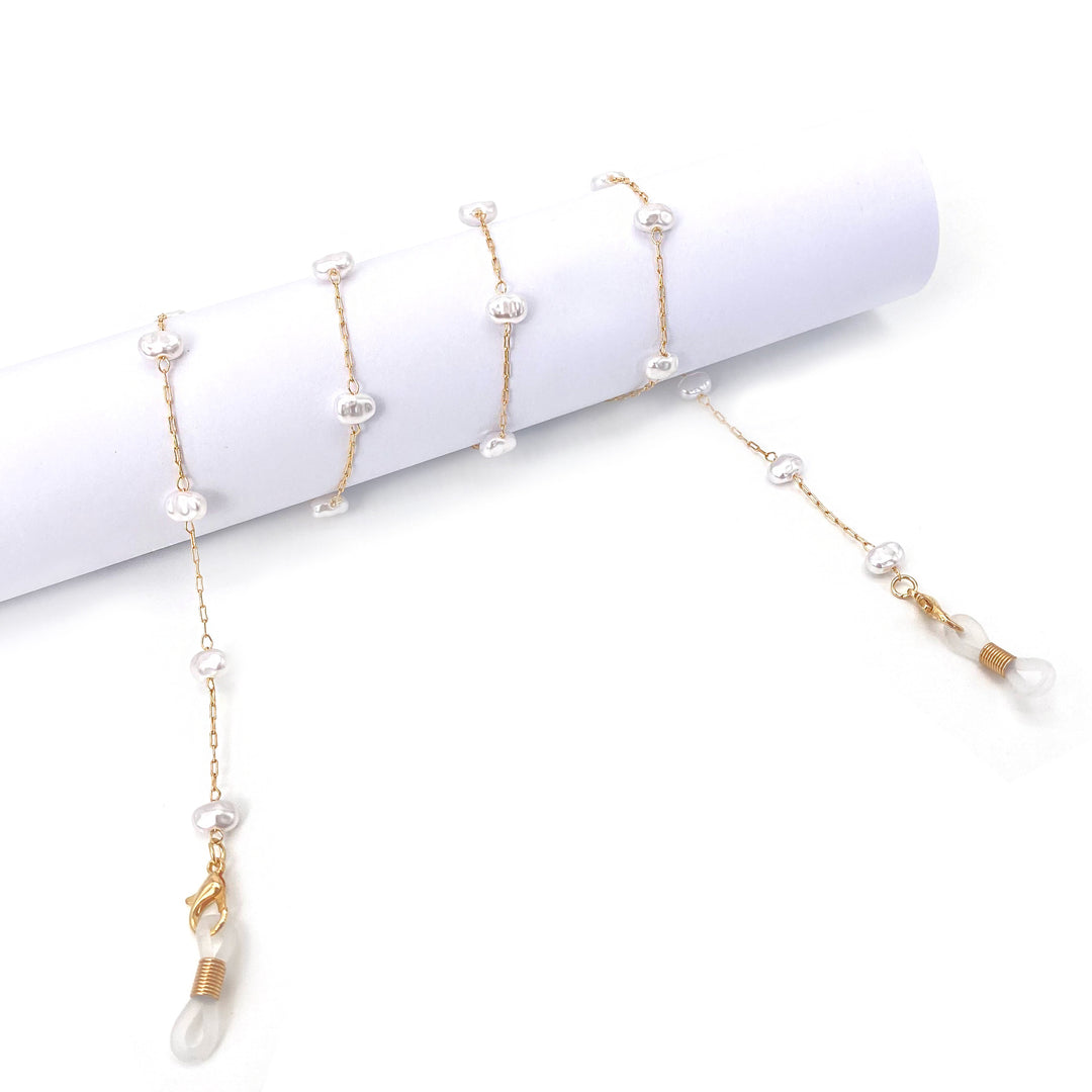 Elegant Pearl-Accented Eyewear Chain Bowlift