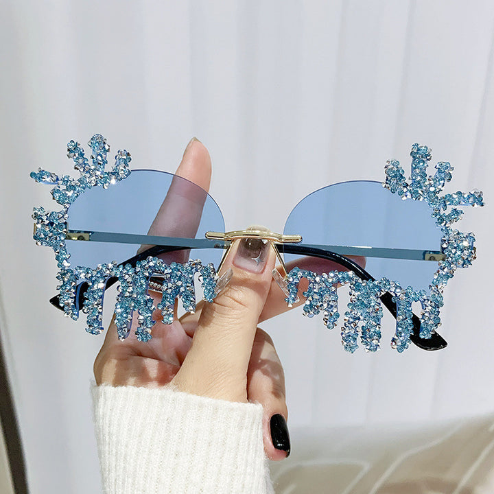 Women Extravagant Sunglasses with Sparkling Rhinestone Decorations Bowlift