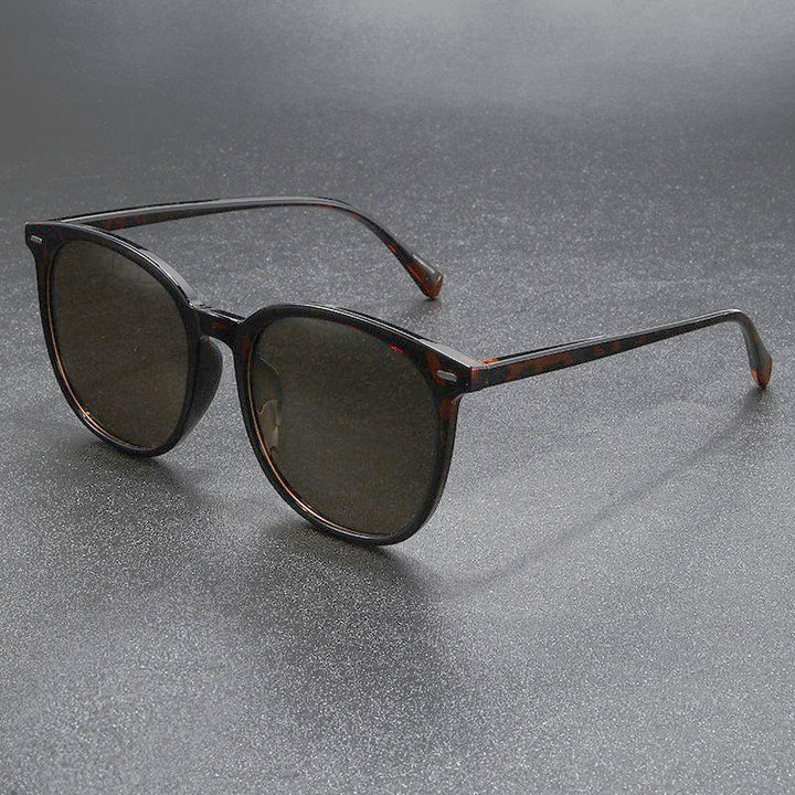 Women's fashionable sunglasses in a unique design with UV protection Bowlift