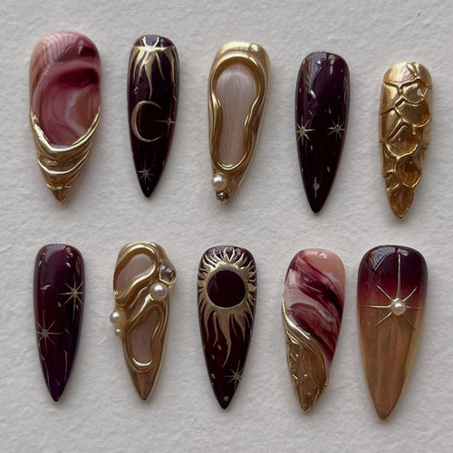 Decorative Press-On Nail Art Set with Glamorous Gold Accents Bowlift