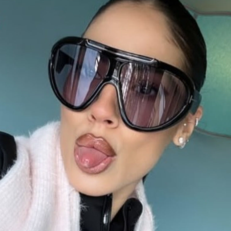 Ladies oversized sunglasses in a modern, transparent design Bowlift