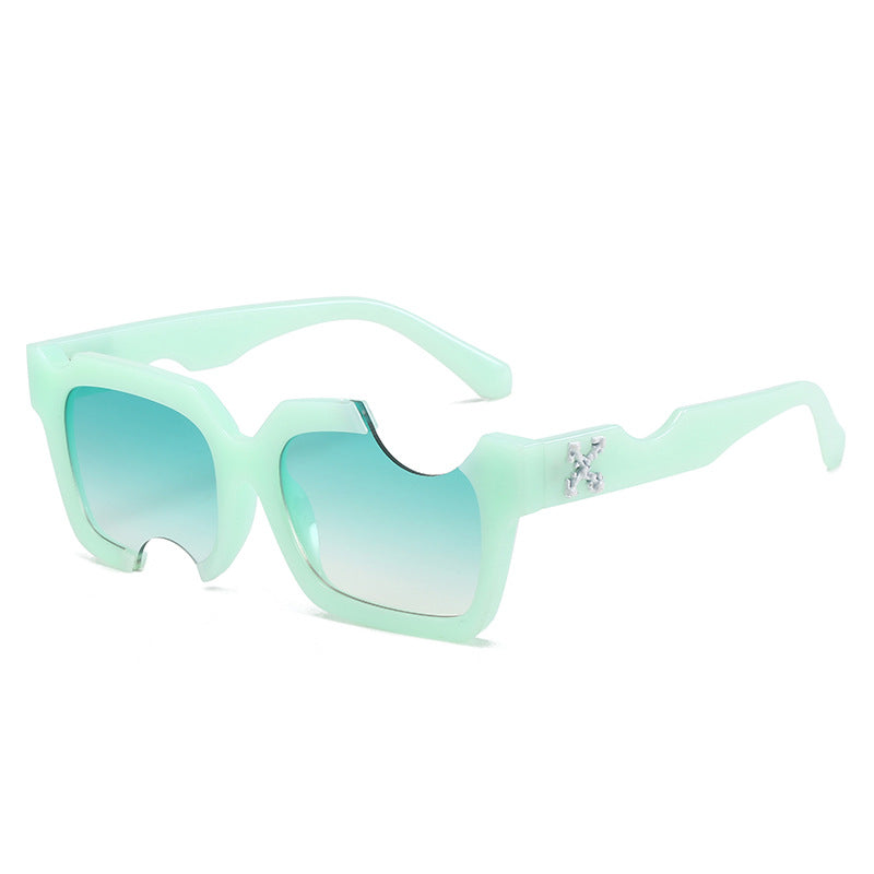 Women's modern, geometric sunglasses with exceptional frame Bowlift