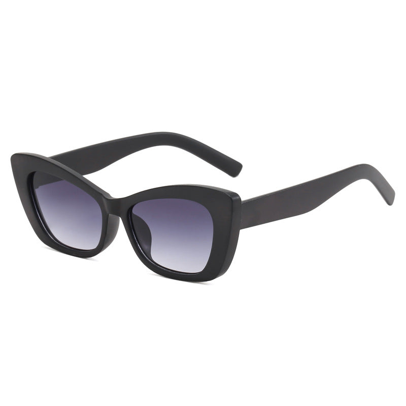 Ladies Cat-Eye Sunglasses with Stylish Elements Bowlift