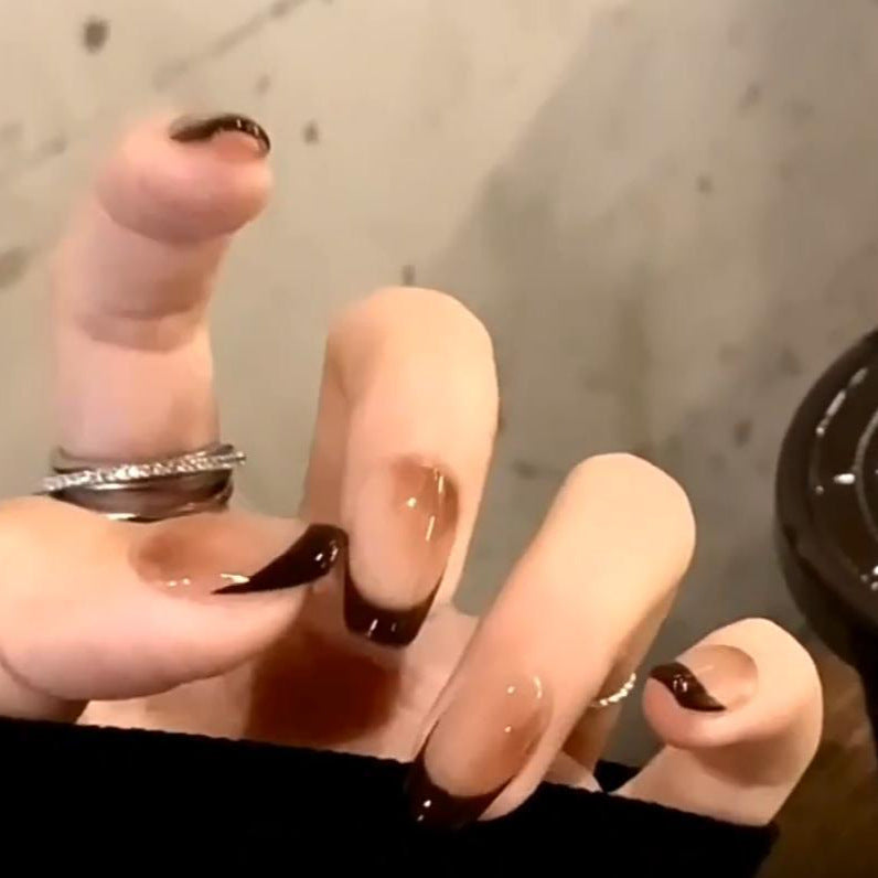 Artificial Nails in Modern French Look with Gloss Finish Bowlift