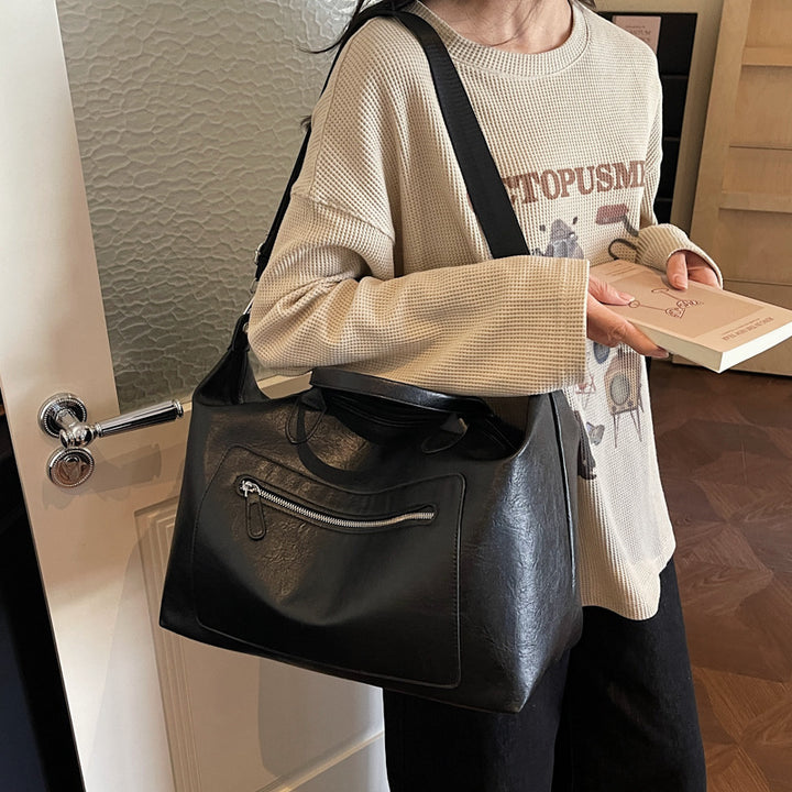 Elegant and Functional Weekend Bag Bowlift