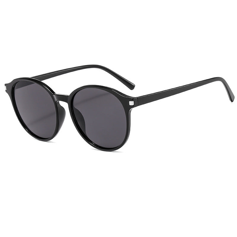 Women's retro-inspired sunglasses with curved frames and UV protection Bowlift