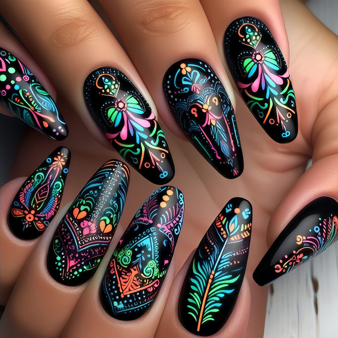 Artificial nails with glamorous glitter design and high gloss finish Bowlift