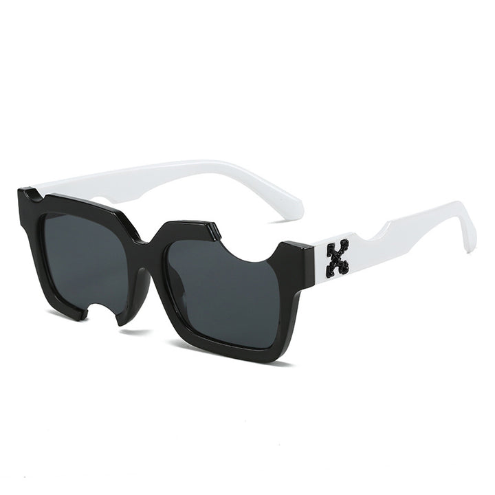 Women's modern, geometric sunglasses with exceptional frame Bowlift