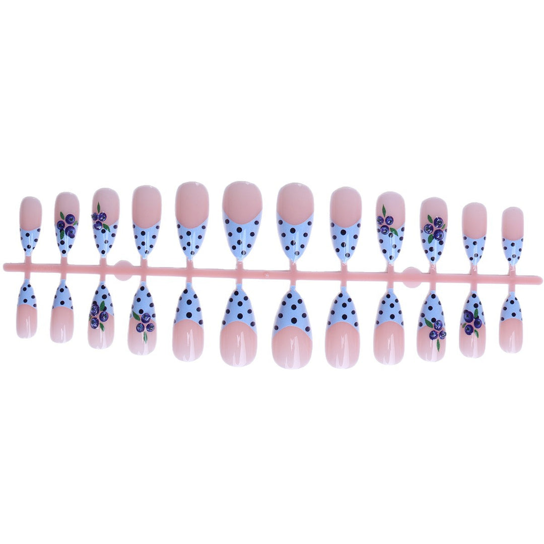 Artful fingernails with playful floral pattern Bowlift