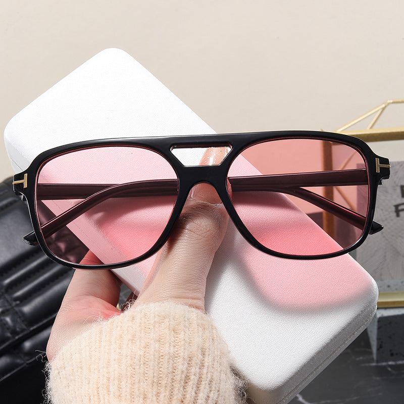 Women’s fashionable glasses with a fine frame and strict contours Bowlift