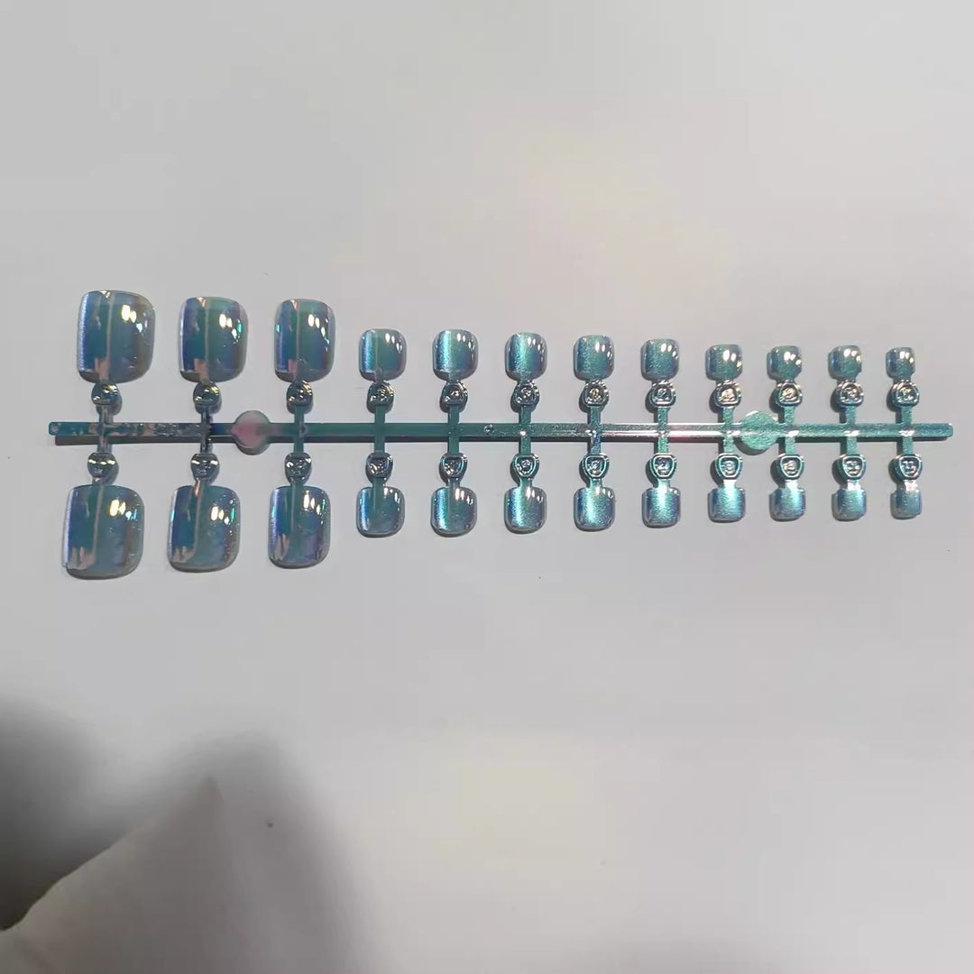 Artistic Press-On Nail Set with Iridescent Finish Bowlift