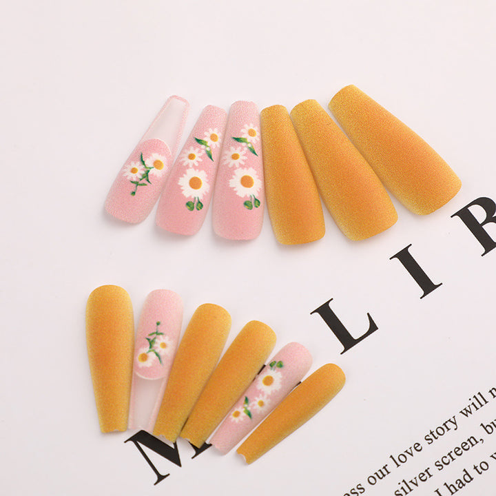 Artificial nails in elegant design Bowlift