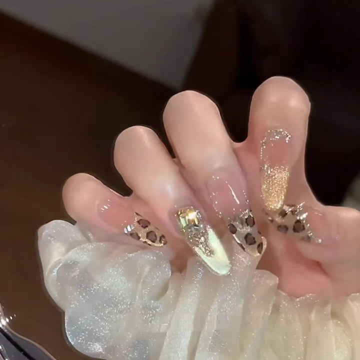 Glamorous artificial nails with creative 3D applications Bowlift