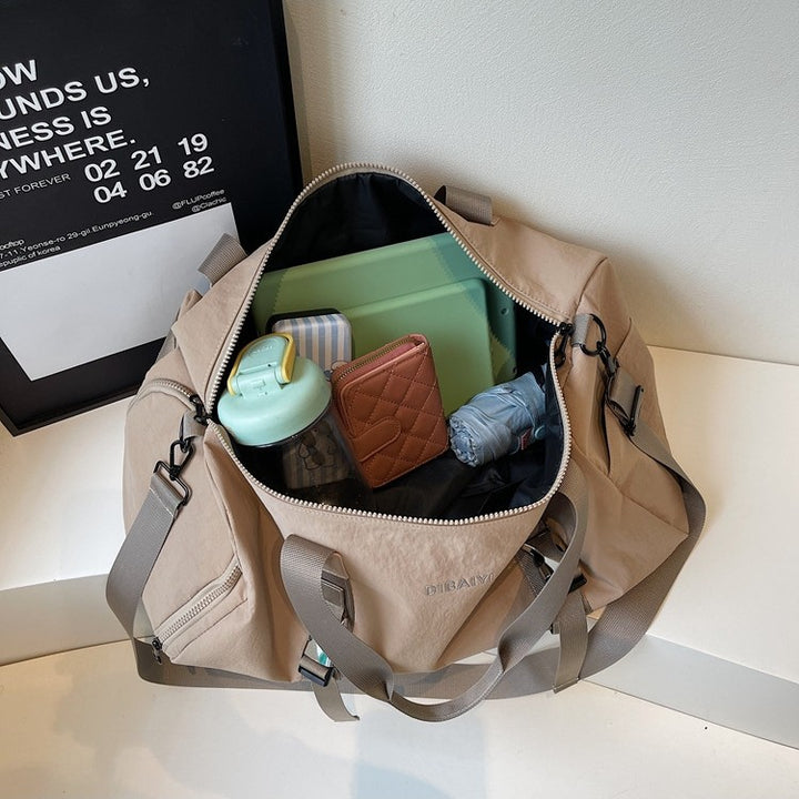 Sporty travel bag with versatile carrying options Bowlift