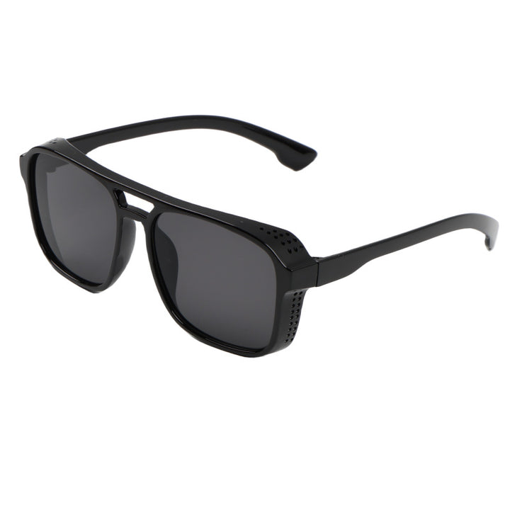 Ladies fashionable sunglasses with distinctive design and luxurious accents Bowlift