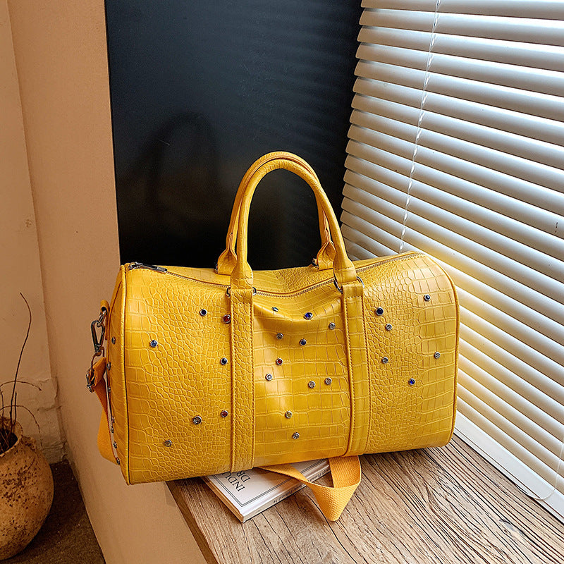 Fashionable travel bag with structured surface and versatile interior Bowlift