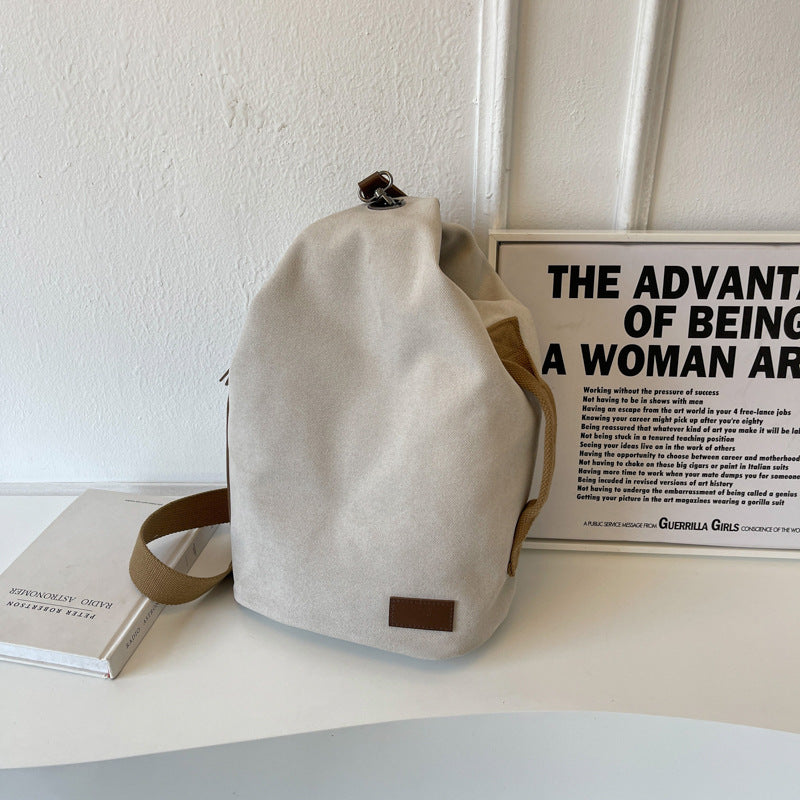 Multifunctional Leisure Bag with Structured Design Bowlift