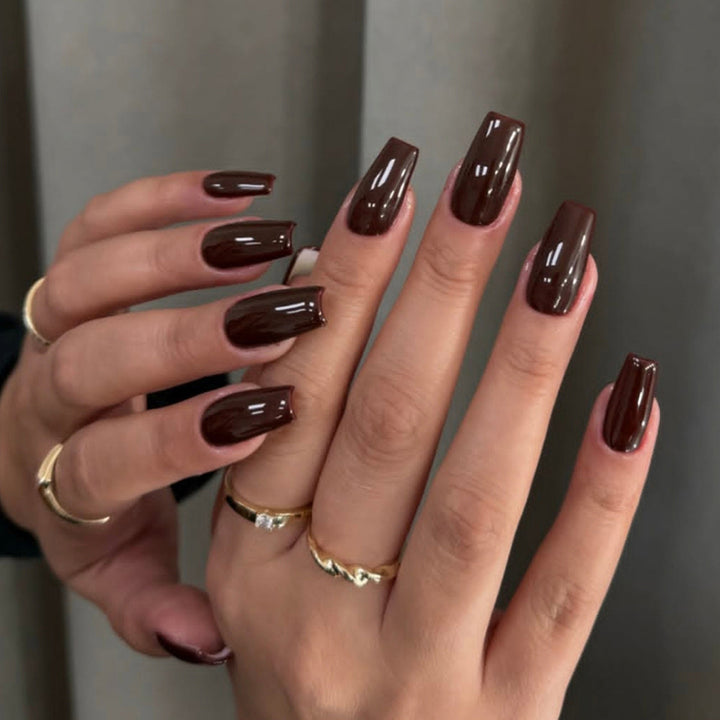 Artificial nail set with shiny dark brown finish Bowlift