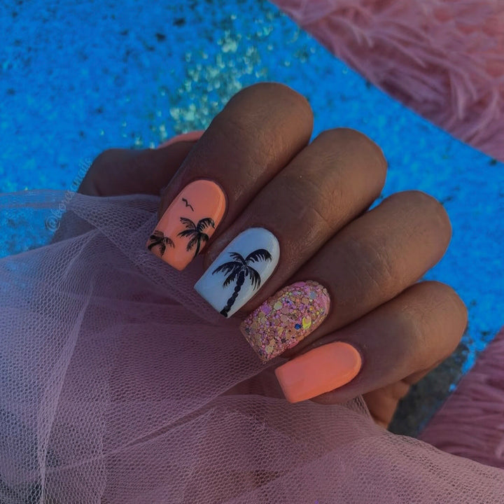 Artificial nails with tropical palm motif Bowlift