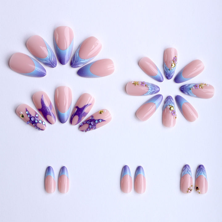 Artificial nails with maritime motifs and glitter accents Bowlift
