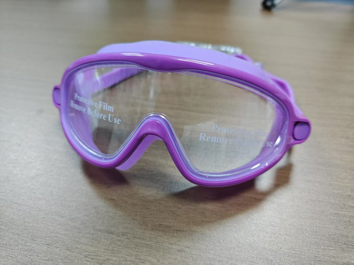 Swimming mask with wide field of vision and UV protection Bowlift