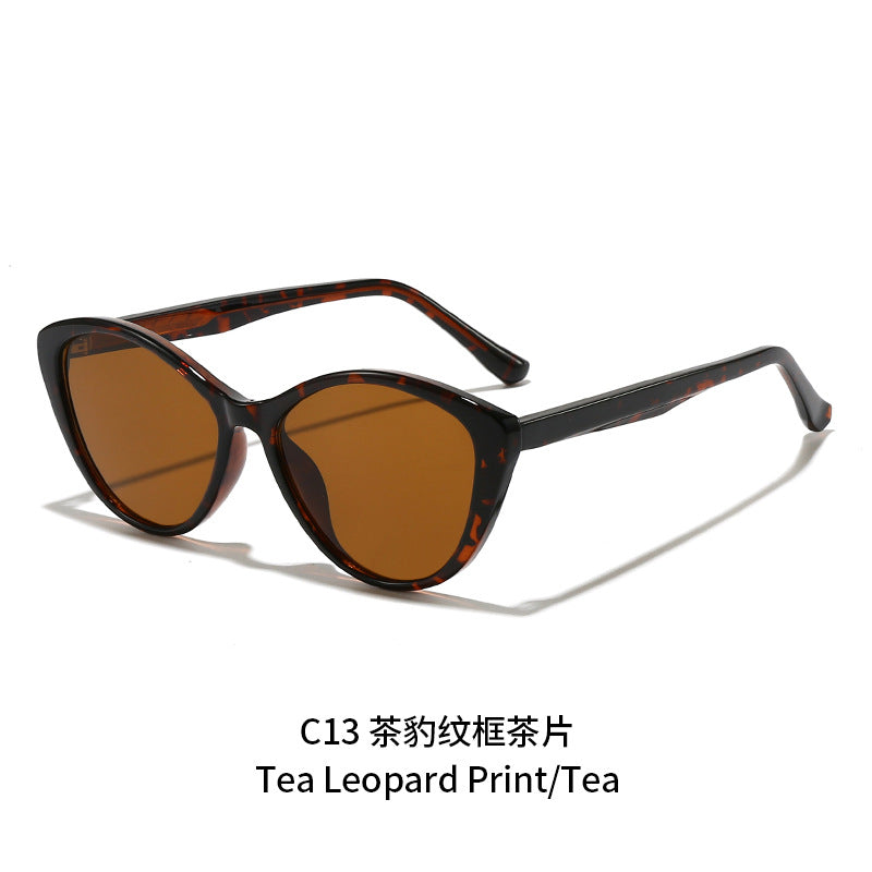 Ladies trendy sunglasses in modern cat-eye style Bowlift