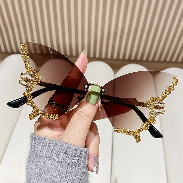 Ladies extravagant Cat-Eye sunglasses with dazzling rhinestone embellishments Bowlift
