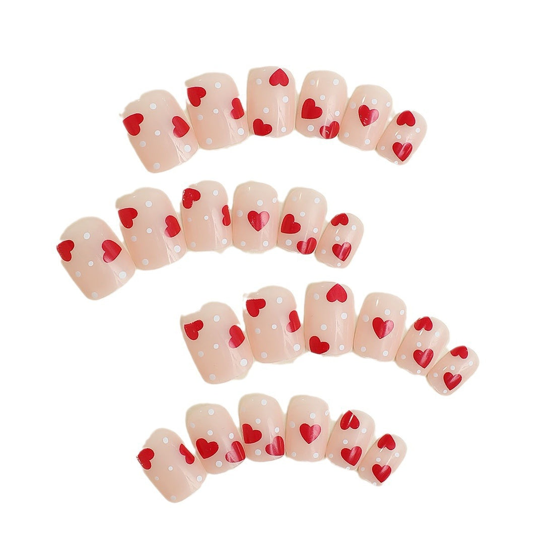 Artificial nail set with romantic heart motifs and shimmering accents Bowlift