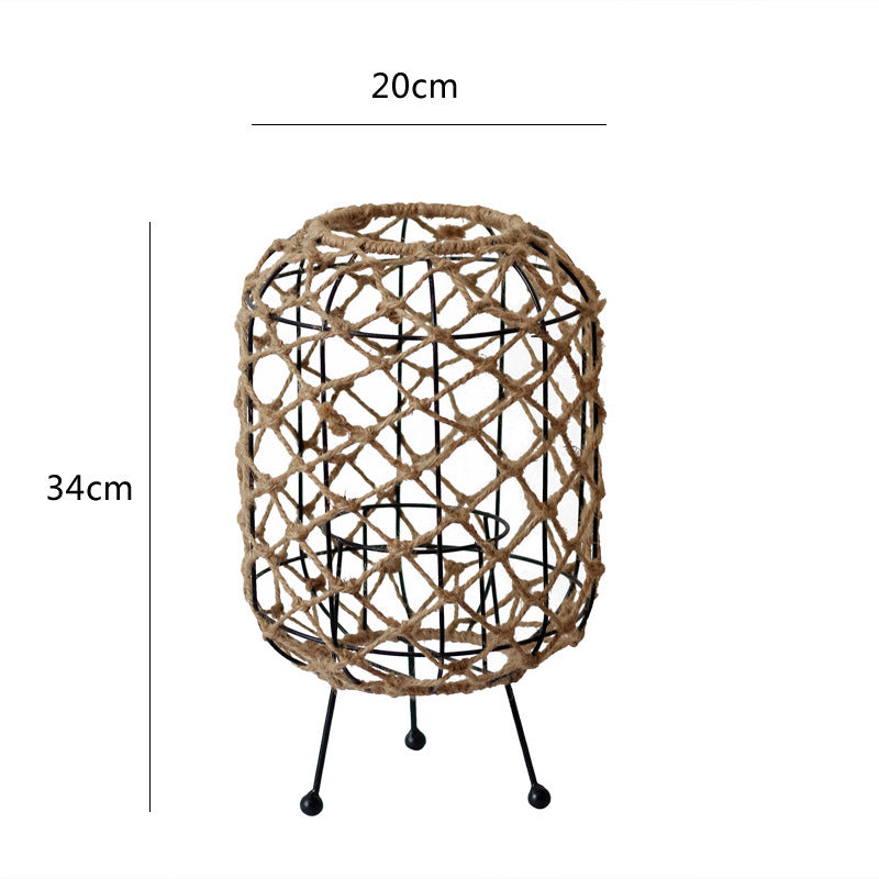 Decorative plant container with tripod Bowlift