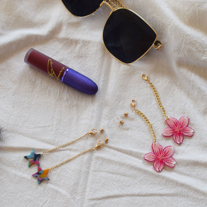 Star-Shaped Eyewear Chain Bowlift