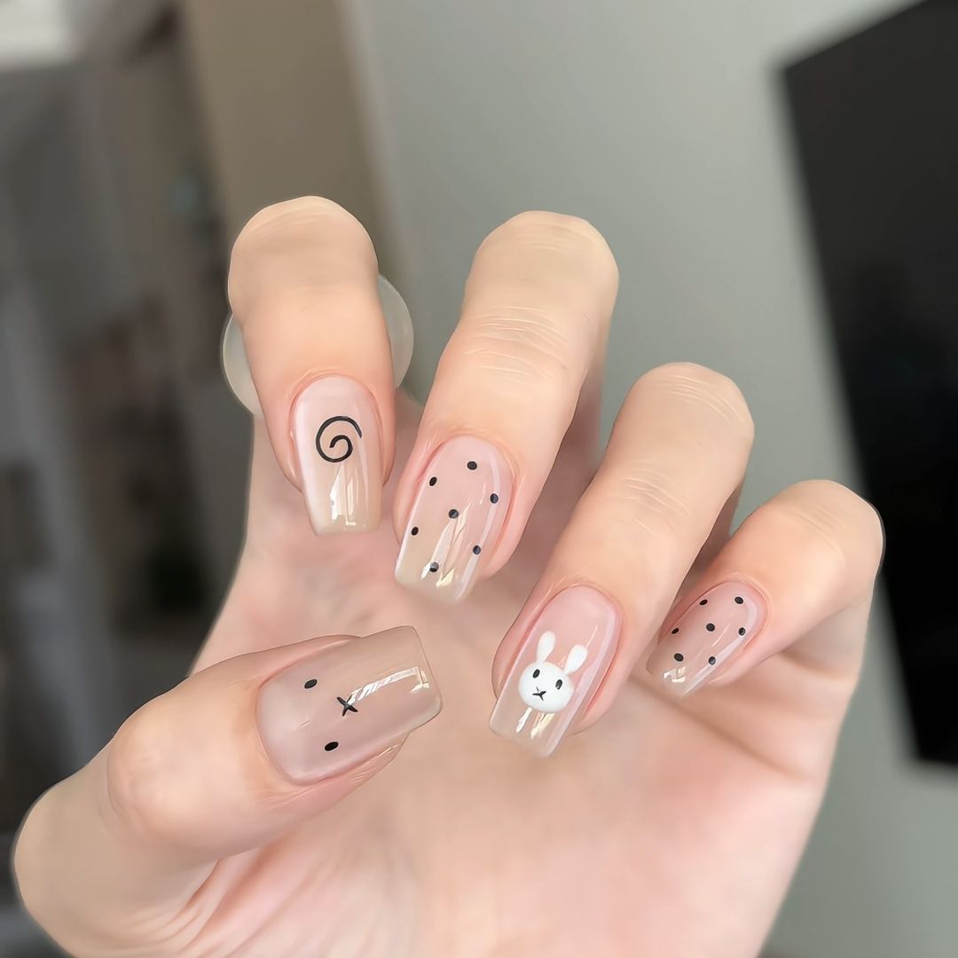 Whimsical Bear-Themed Press-On Nail Art Kit Bowlift
