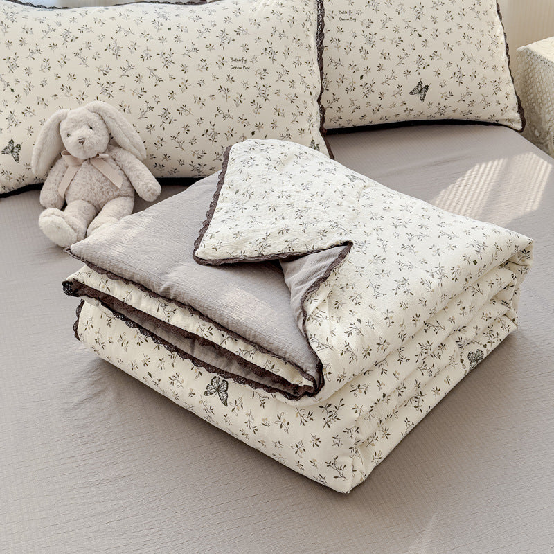 Floral Pattern Quilt Blanket