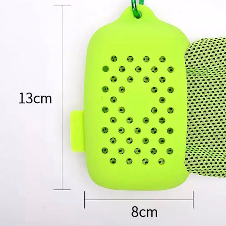 Women Portable Silicone Case with Integrated Cleaning Cloth Bowlift
