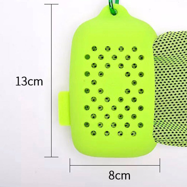 Women Portable Silicone Case with Integrated Cleaning Cloth Bowlift