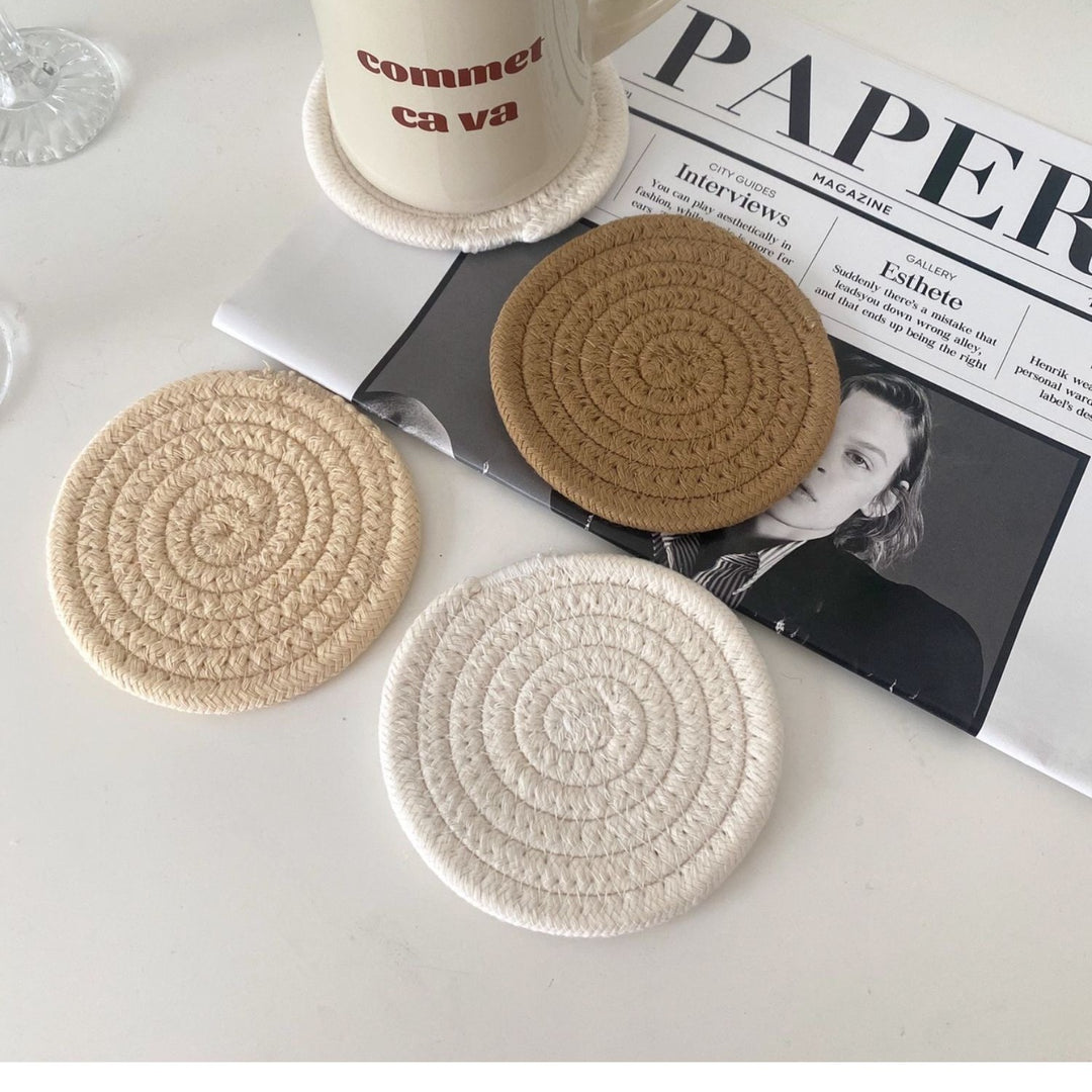 Ladies round placemats made of high-quality natural material Bowlift