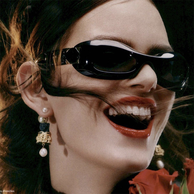 Women’s retro-inspired sunglasses with stylish frame and UV protection Bowlift