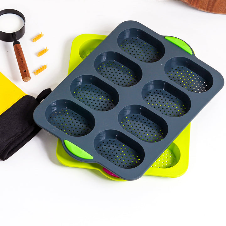 Silicone muffin baking pan with non-stick coating and practical handles Bowlift