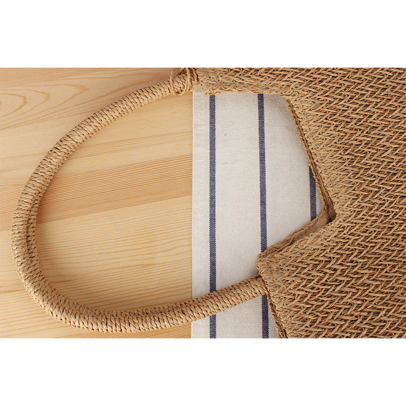 Fashionable beach tote bag made of woven natural material with fringed detail Bowlift